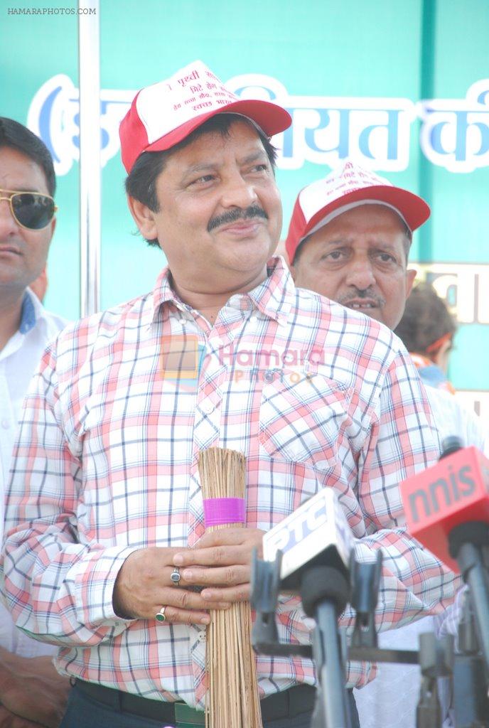 Udit Narayan at Swacch Bharat campaign in MMRDA on 28th Oct 2014