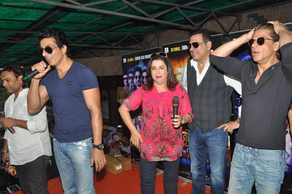 Sonu Sood, Shah Rukh Khan, Farah Khan, Boman Irani  with Team of Happy New Year visits Gaiety Cinema in Mumbai on 28th Oct 2014