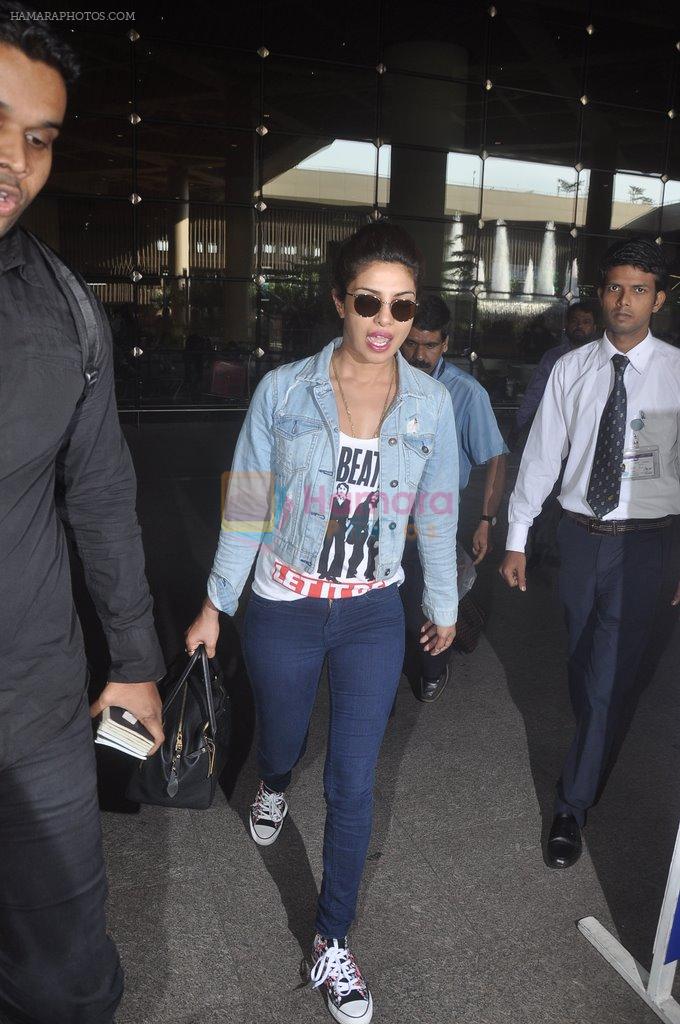 Priyanka Chopra snapped at airport in Mumbai on 30th Oct 2014