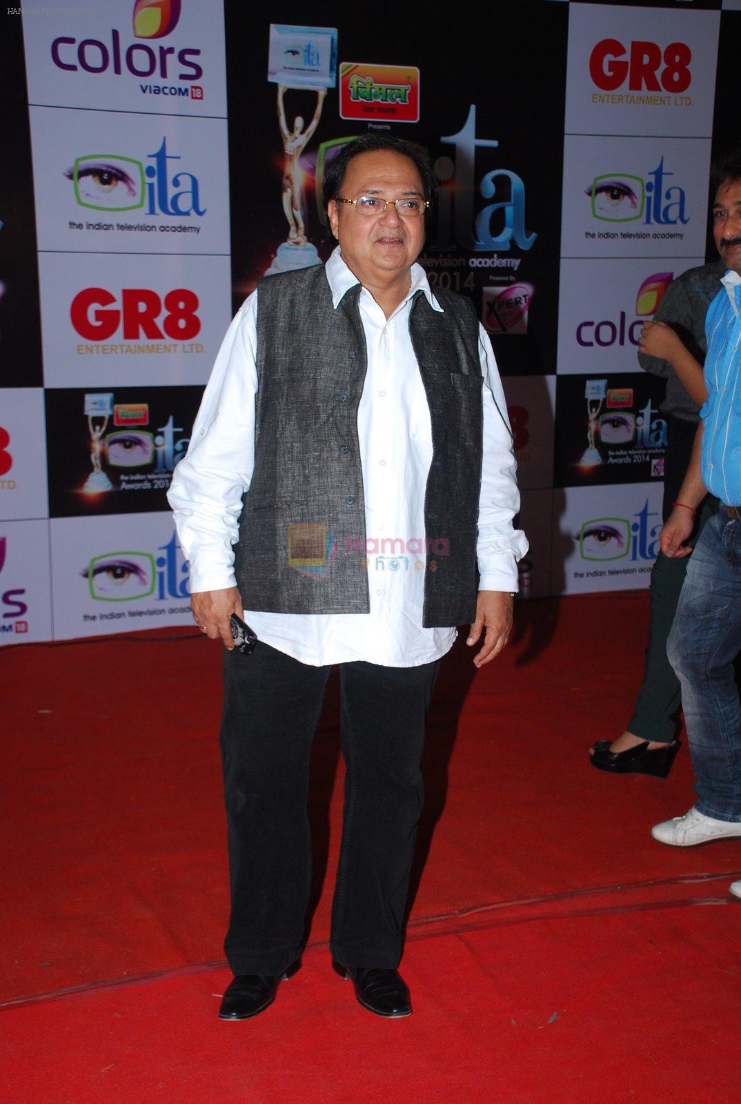 Rakesh Bedi at ITA Awards red carpet in Mumbai on 1st Nov 2014