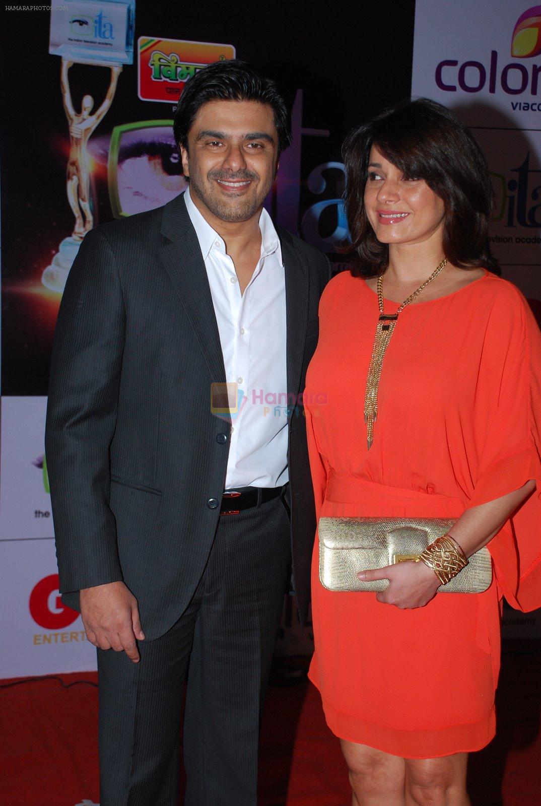 Neelam Kothari, Sameer Soni at ITA Awards red carpet in Mumbai on 1st Nov 2014