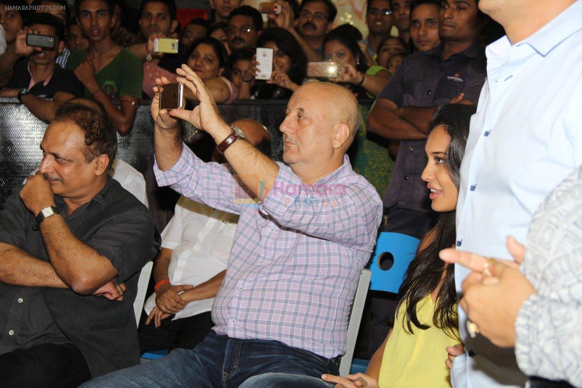 Anupam Kher at Shaukeen music lauch in Thane, Mumbai on 2nd Nov 2014