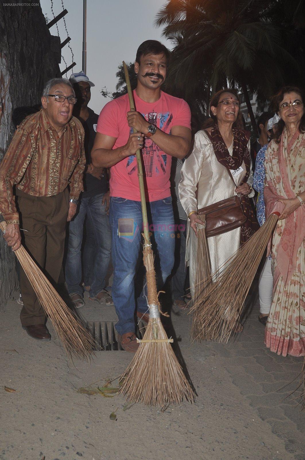 Vivek Oberoi at CPAA cleanliness drive in Juhu, Mumbai on 3rd Nov 2014
