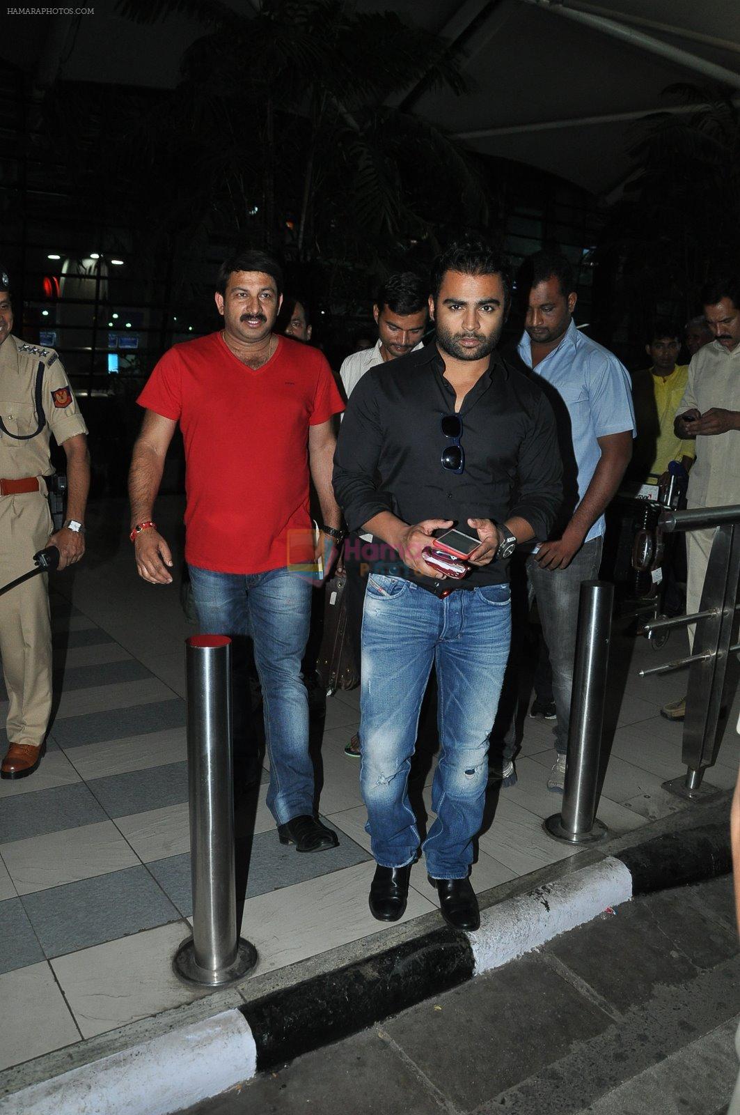 Sachiin Joshi snapped in Airport on 4th Nov 2014