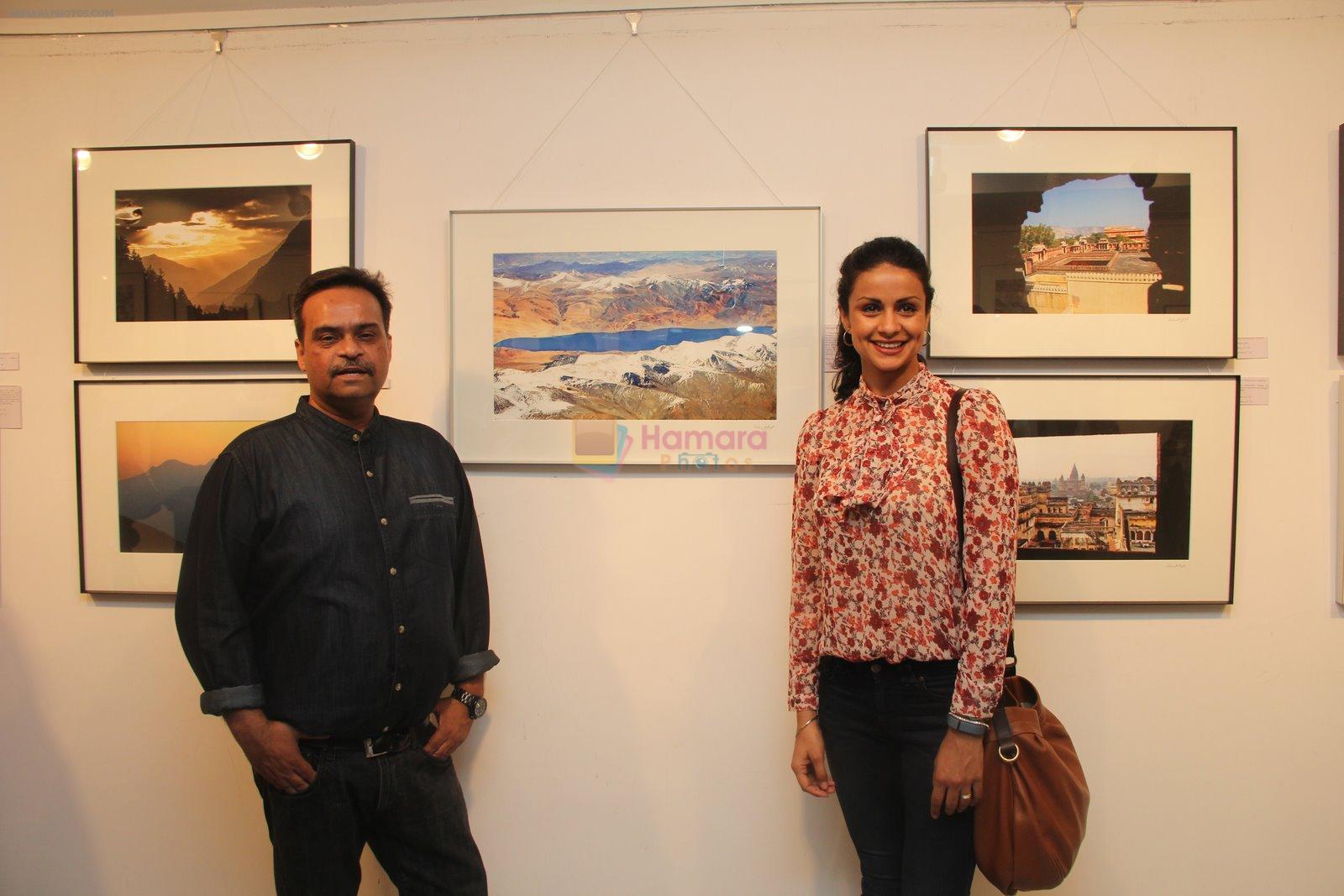 Gul panag at Melted core photo exhibition in Kalaghoda, Mumbai on 4th Nov 2014