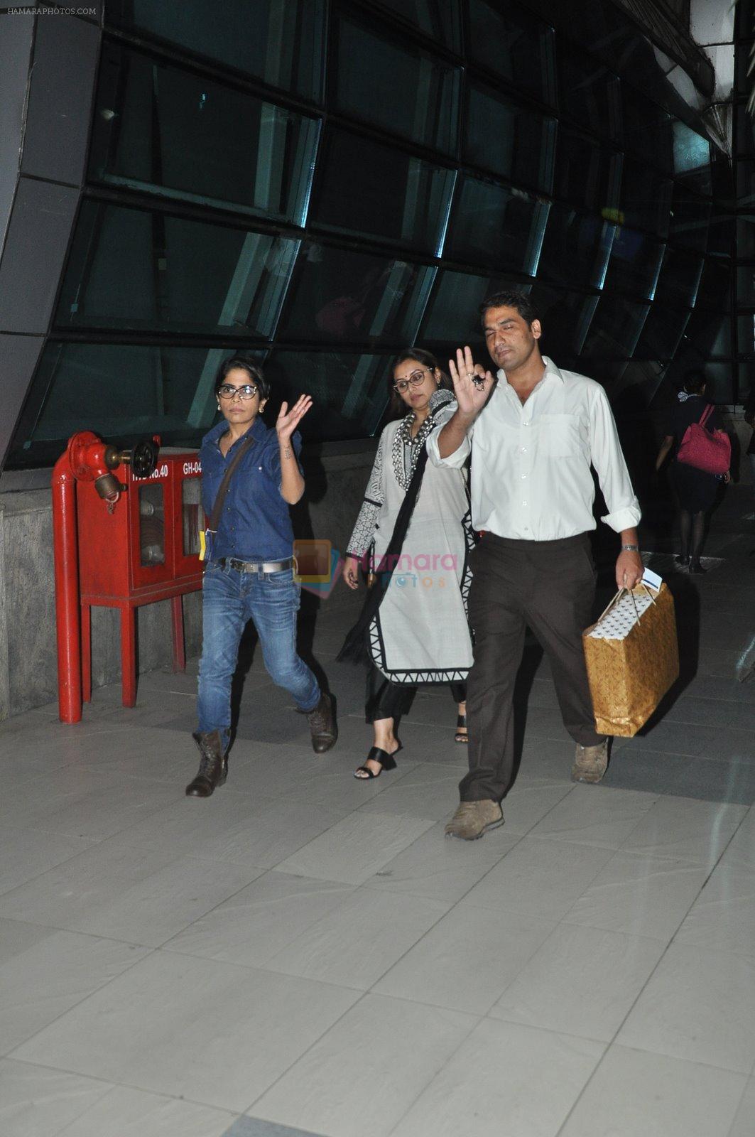 Rani Mukherjee snapped in Airport on 4th Nov 2014