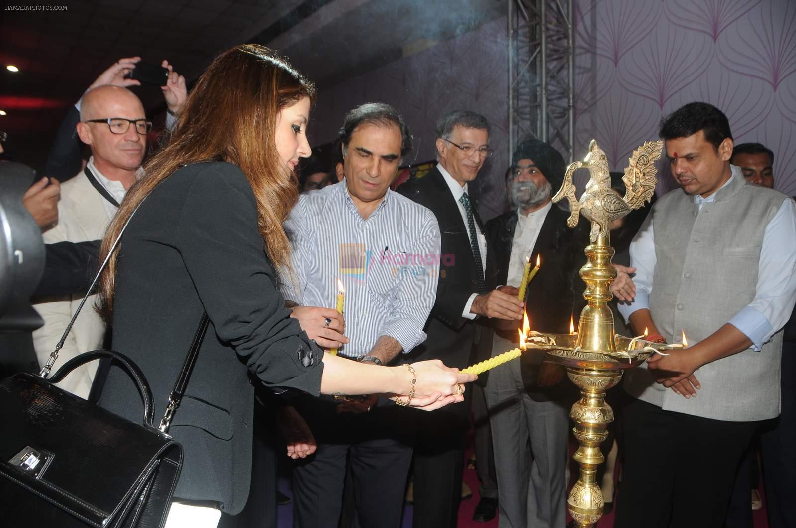 Suzanne Khan at ace exhibition in Mumbai on 6th Nov 2014