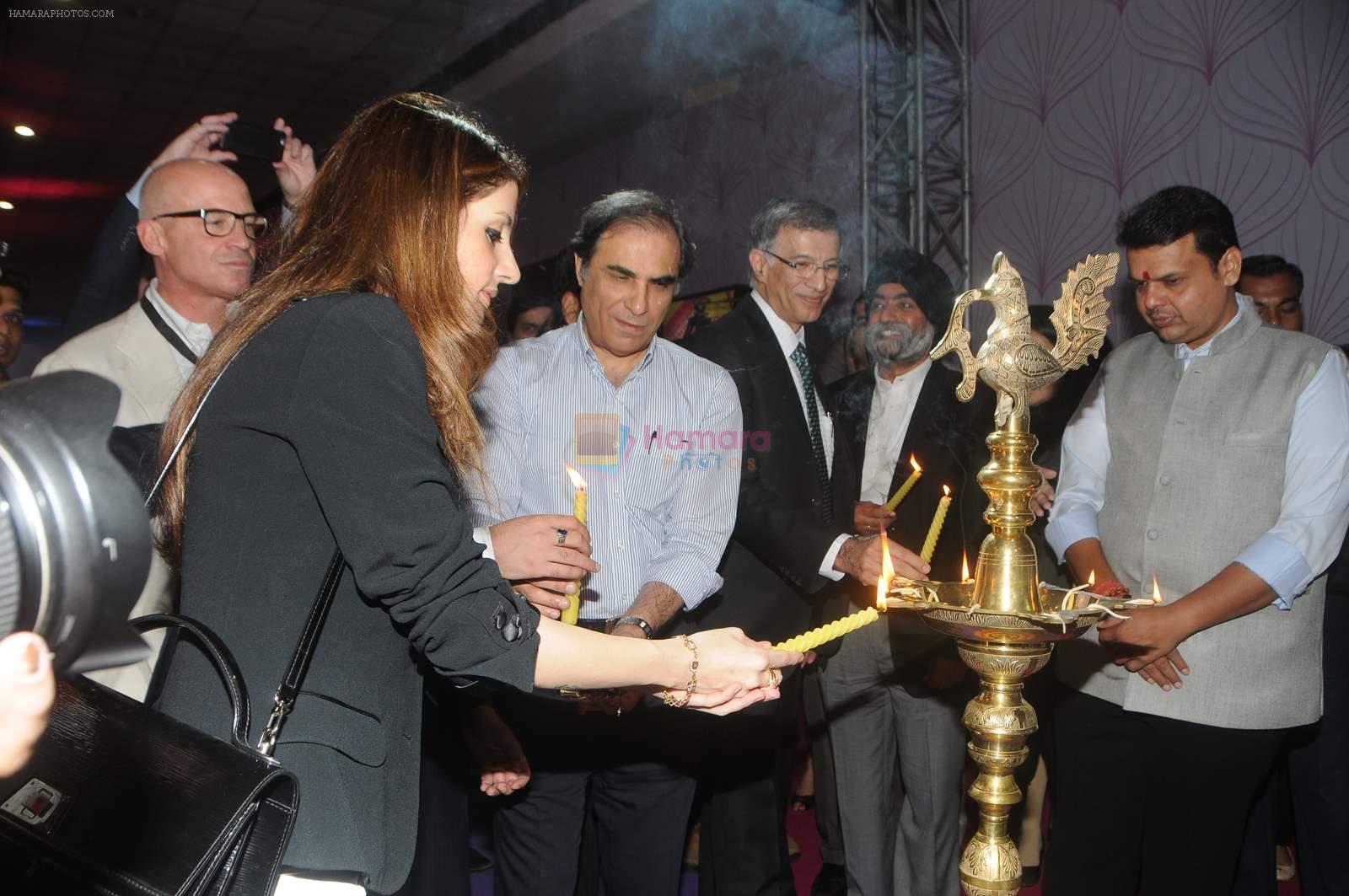 Suzanne Khan at ace exhibition in Mumbai on 6th Nov 2014