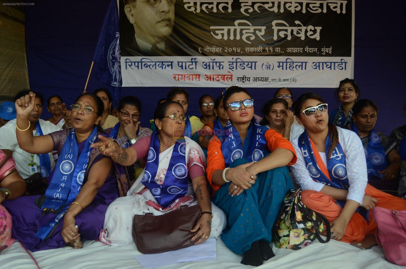Rakhi Sawant protests at Azad Maidan in Mumbai on 6th Nov 2014