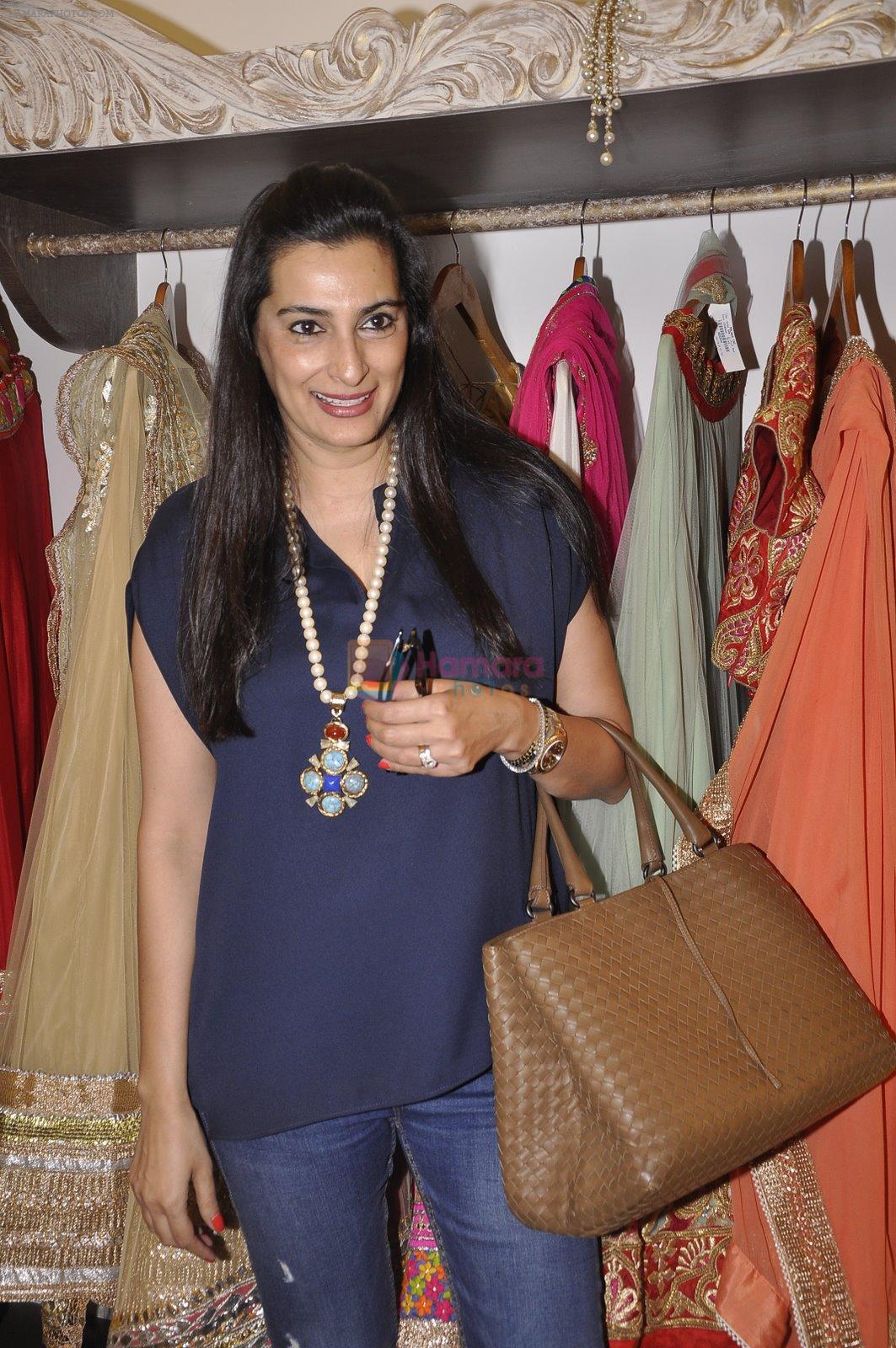 Mana Shetty at Malaga store in Hughes Road, Mumbai on 7th Nov 2014