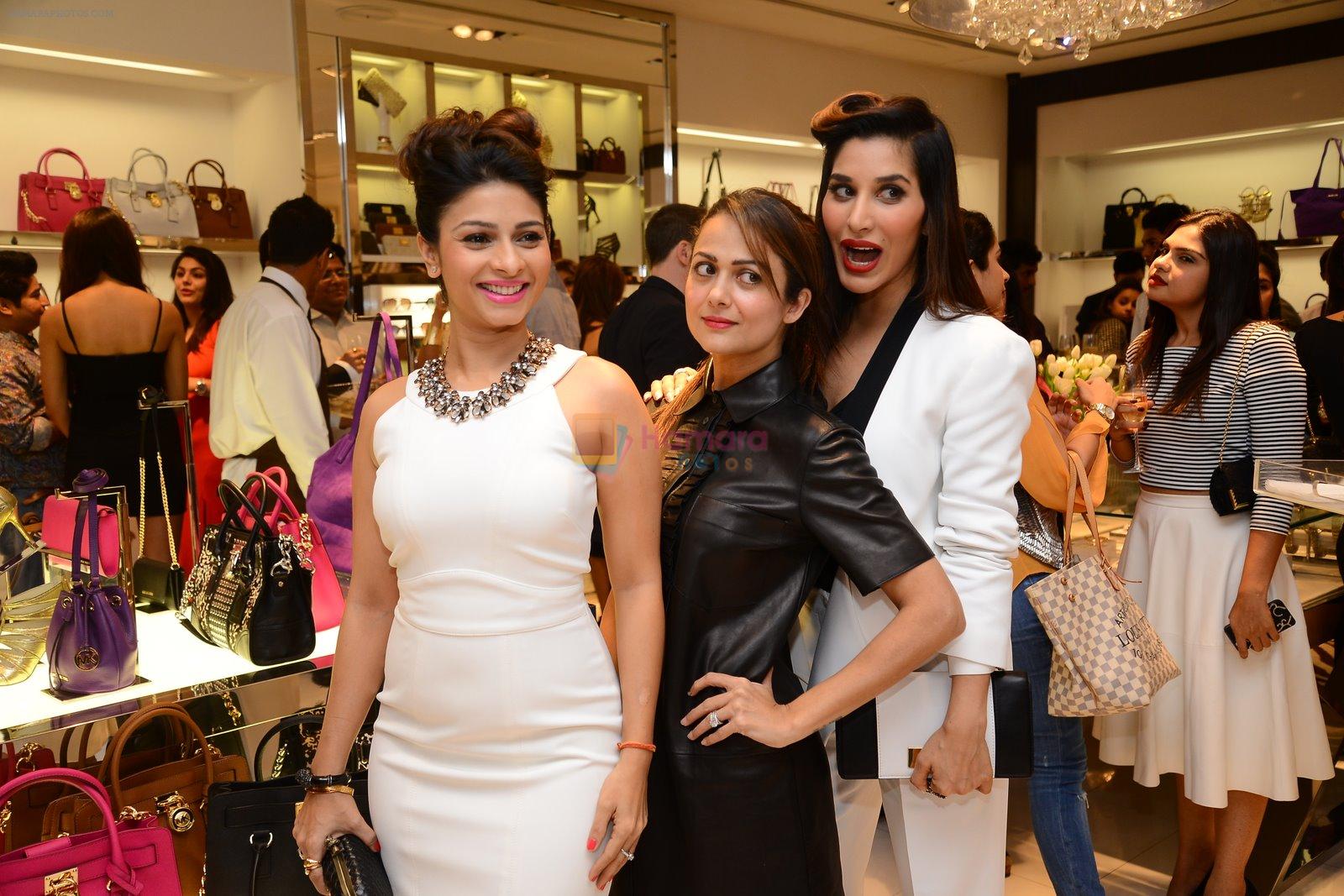 Tanisha Mukherjee, Amrita Arora, Sophie Choudry at Michael Korrs store launch in Palladium, Mumbai on 7th Nov 2014