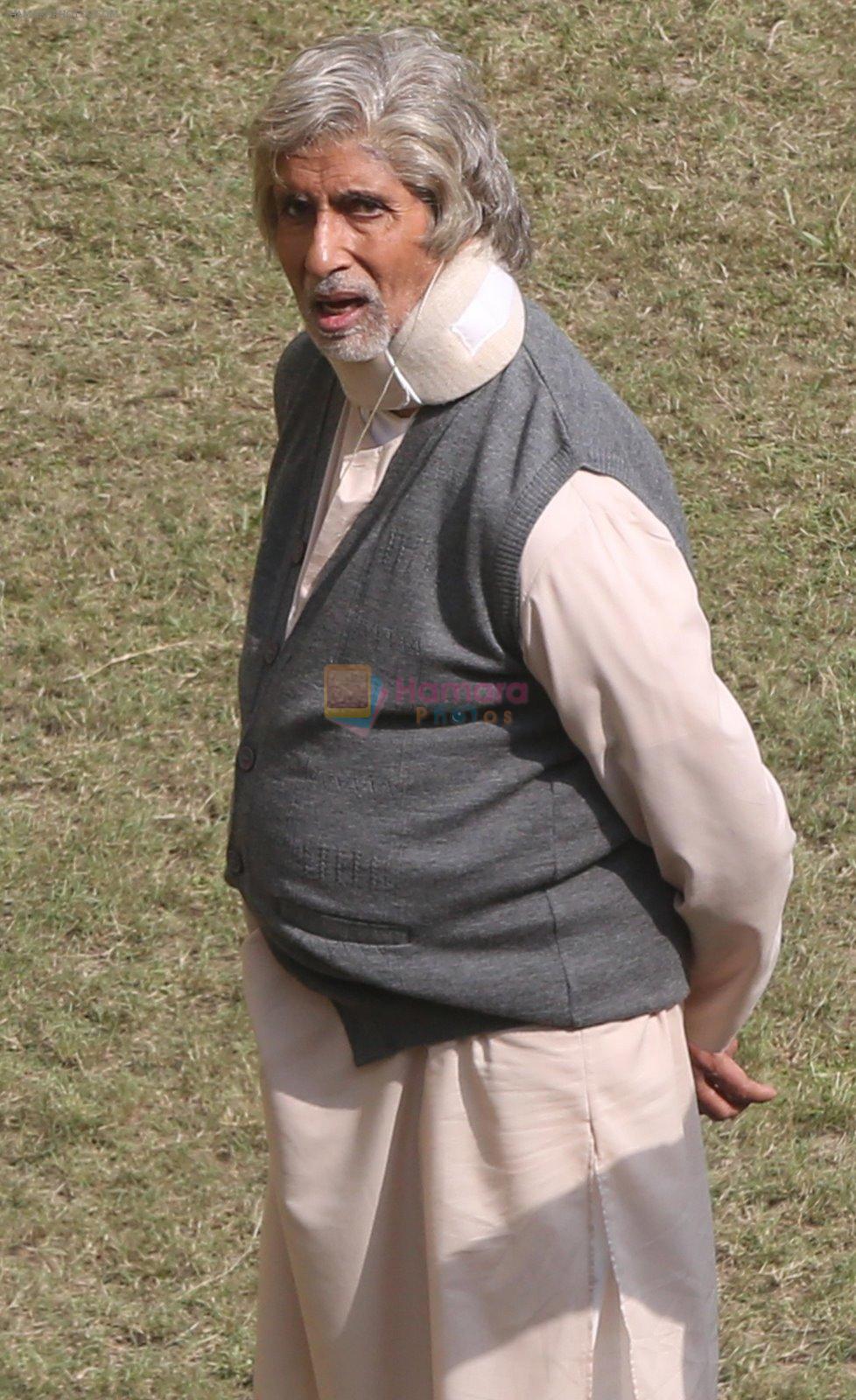 Amitabh Bachchan snapped in Kolkata on the sets of movie Piku on 8th Nov 2014