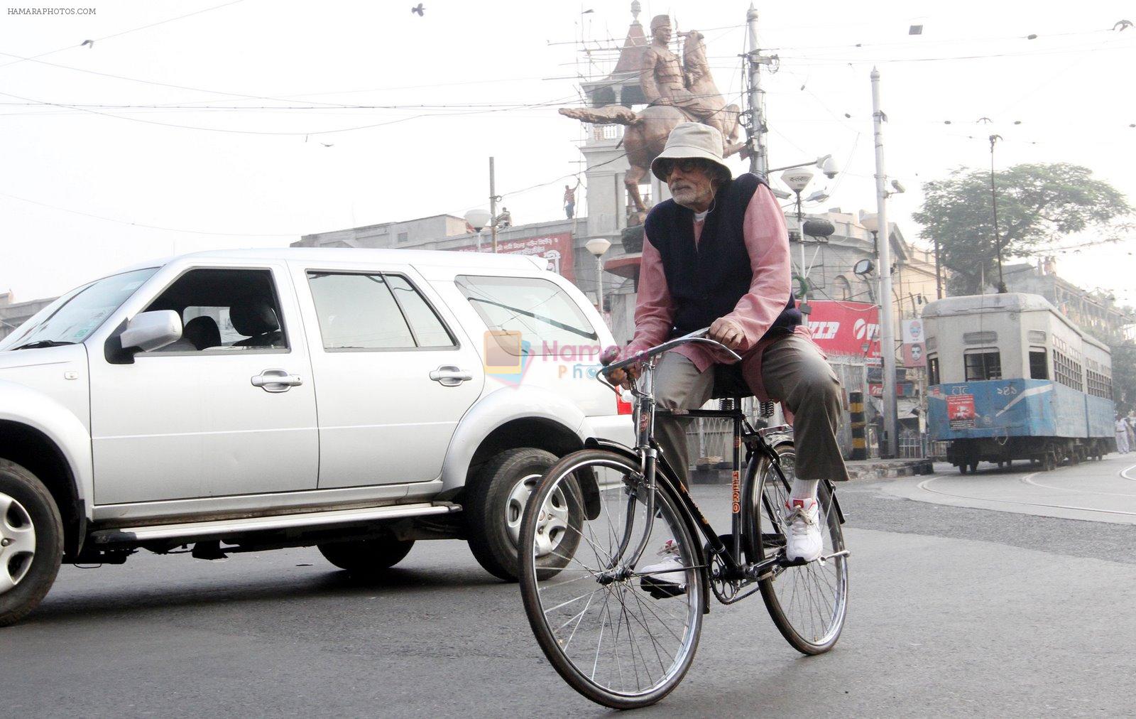 Amitabh Bachchan snapped in Kolkata on the sets of movie Piku on 8th Nov 2014