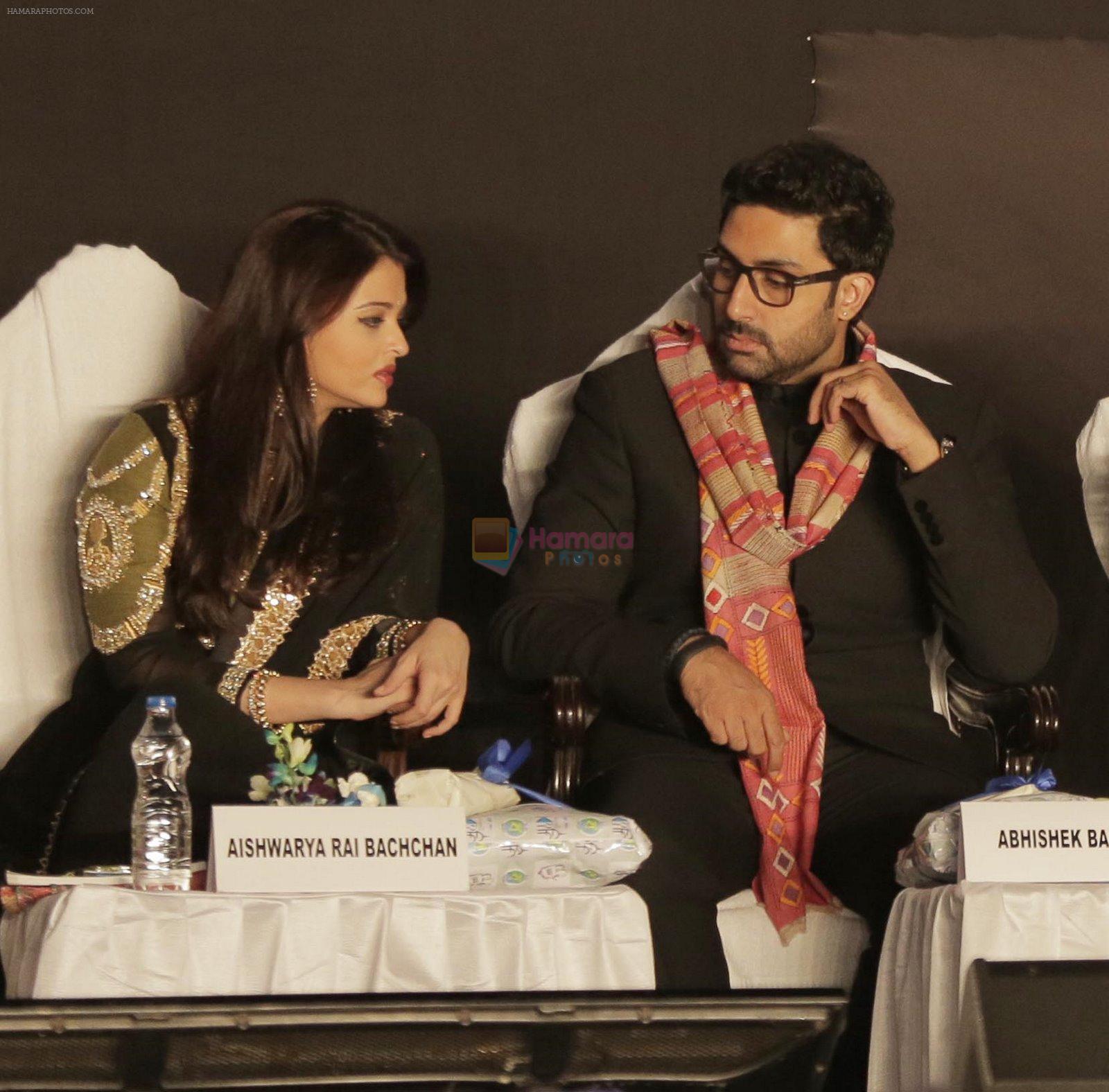 Aishwarya Rai Bachchan, Abhishek Bachchan at kolkatta international film festival on 10th Nov 2014