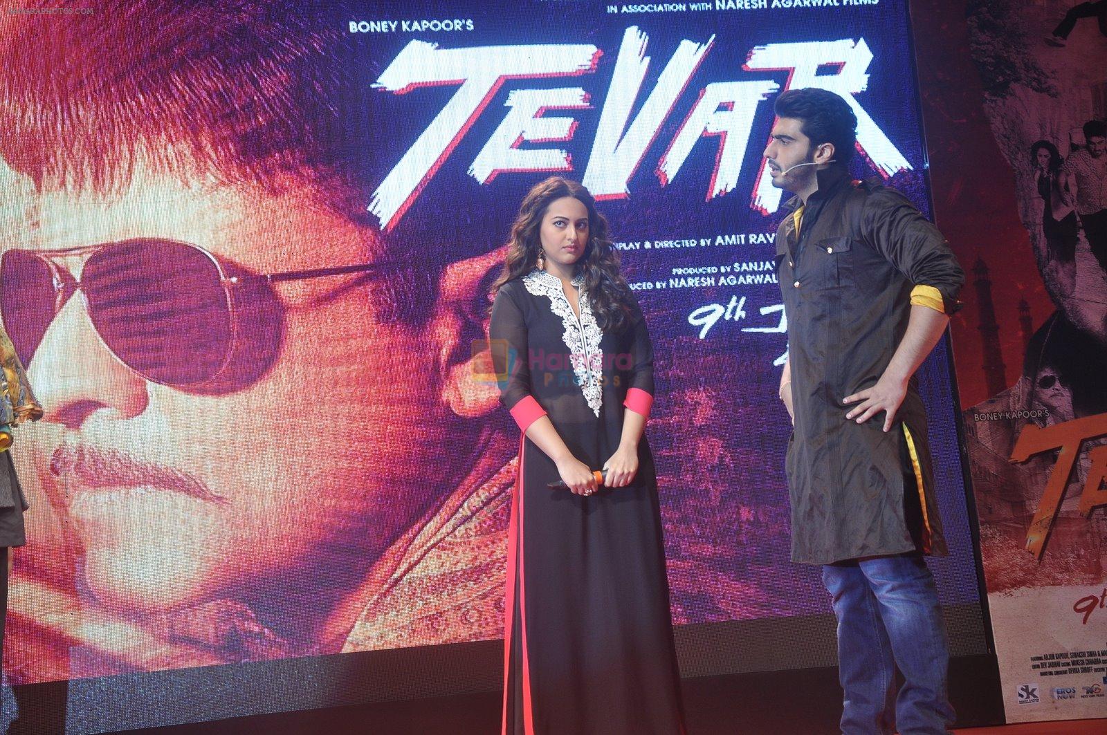 Sonakshi Sinha, Arjun Kapoor at Tevar Trailor launch in Yashraj Studio on 10th Nov 2014
