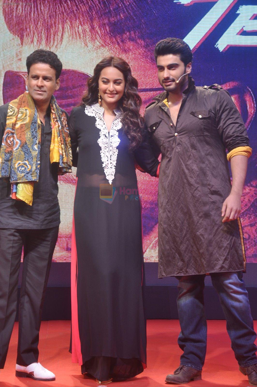 Sonakshi Sinha, Arjun Kapoor, Manoj Bajpai at Tevar Trailor launch in Yashraj Studio on 10th Nov 2014