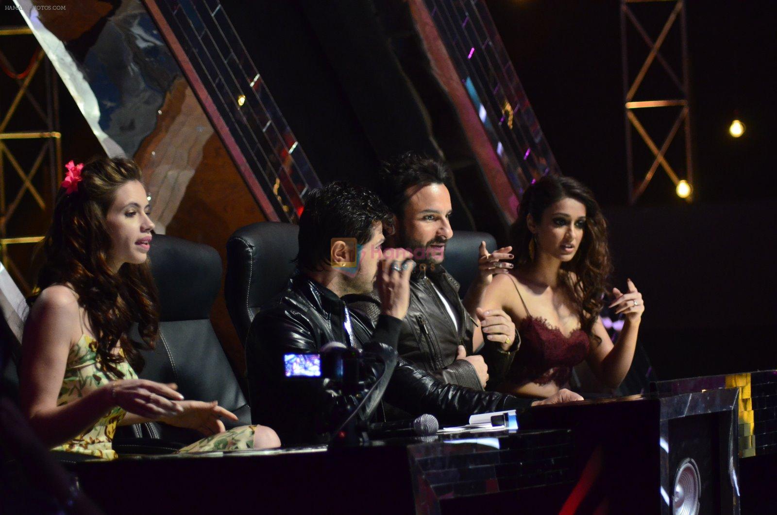 Saif Ali Khan, Ileana D'Cruz, Kalki Koechlin promote Happy Ending on the sets of Raw Stars in Filmcity, Mumbai on 10th Nov 2014