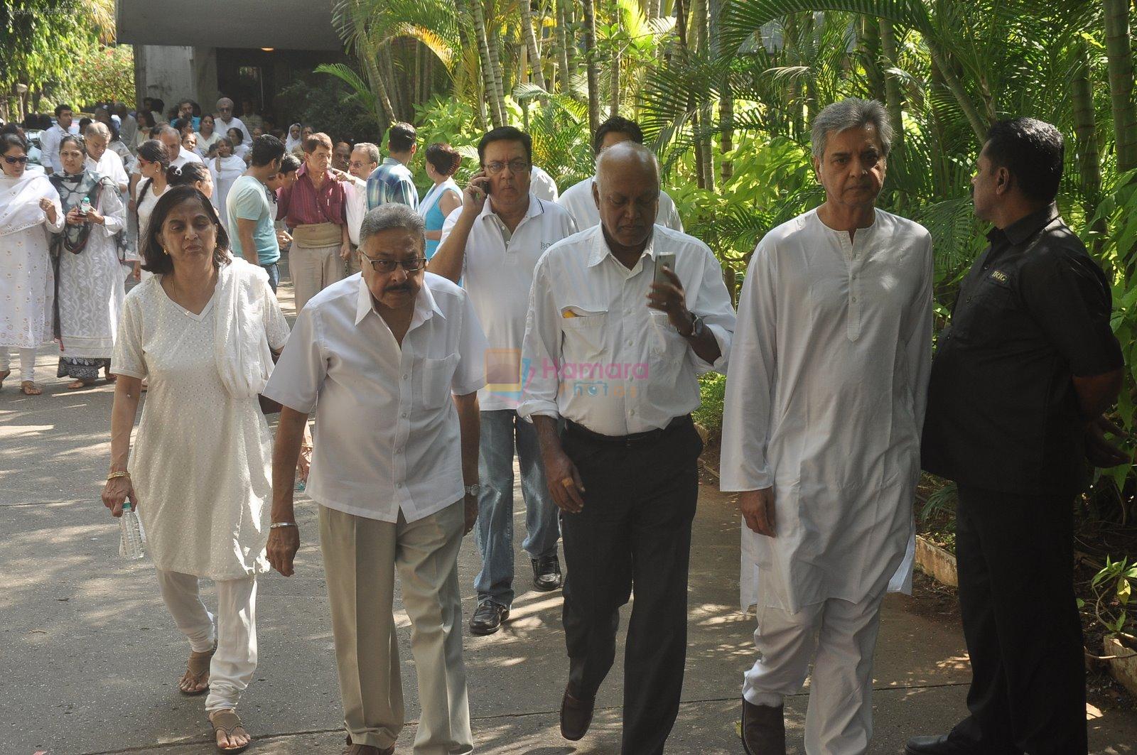 at Ravi Chopra's Funeral in Mumbai on 13th Nov 2014