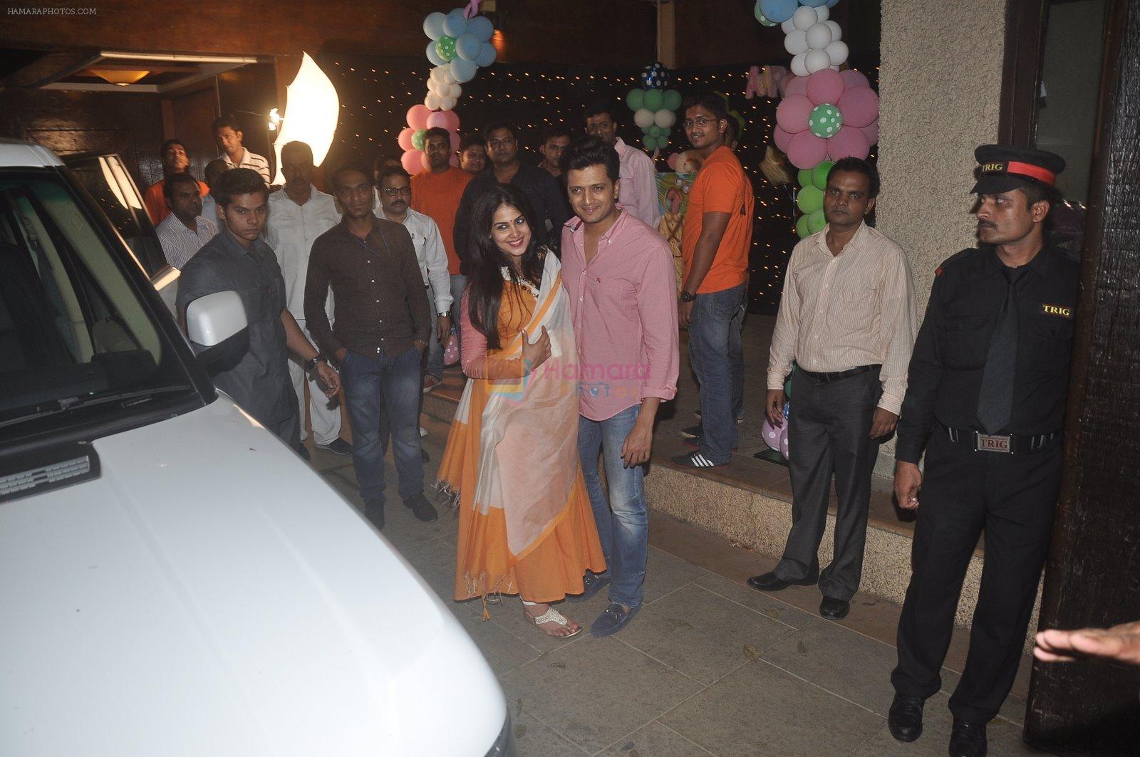 Genelia D Souza, Ritesh Deshmukh at Aradhya's birthday bash in Juhu, Mumbai on 16th Nov 2014