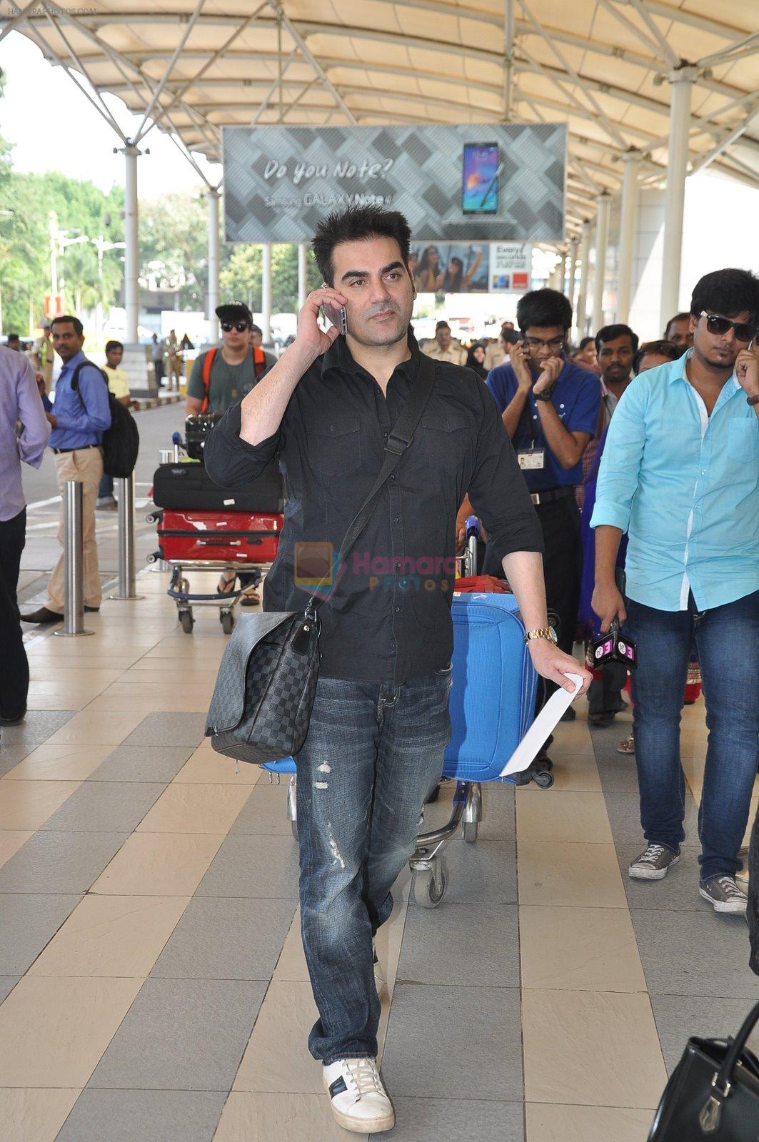 Arbaaz Khan snapped at airport in Mumbai on 17th Nov 2014