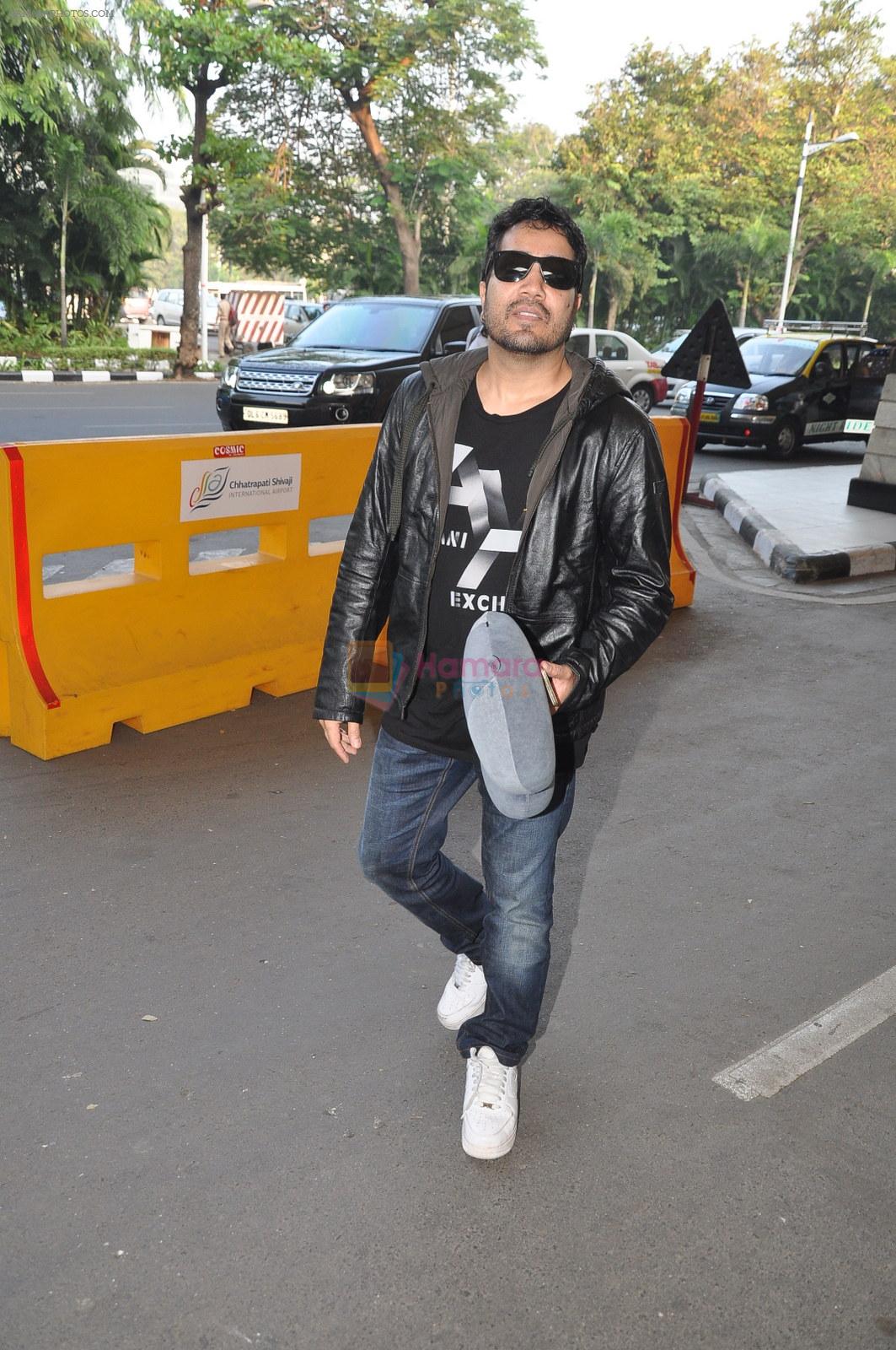 Mika Singh leave for Arpita Khan's Wedding in Mumbai on 18th Nov 2014