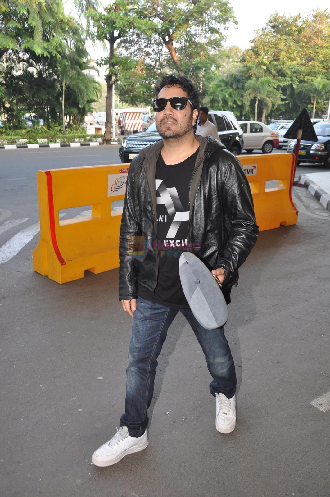 Mika Singh leave for Arpita Khan's Wedding in Mumbai on 18th Nov 2014