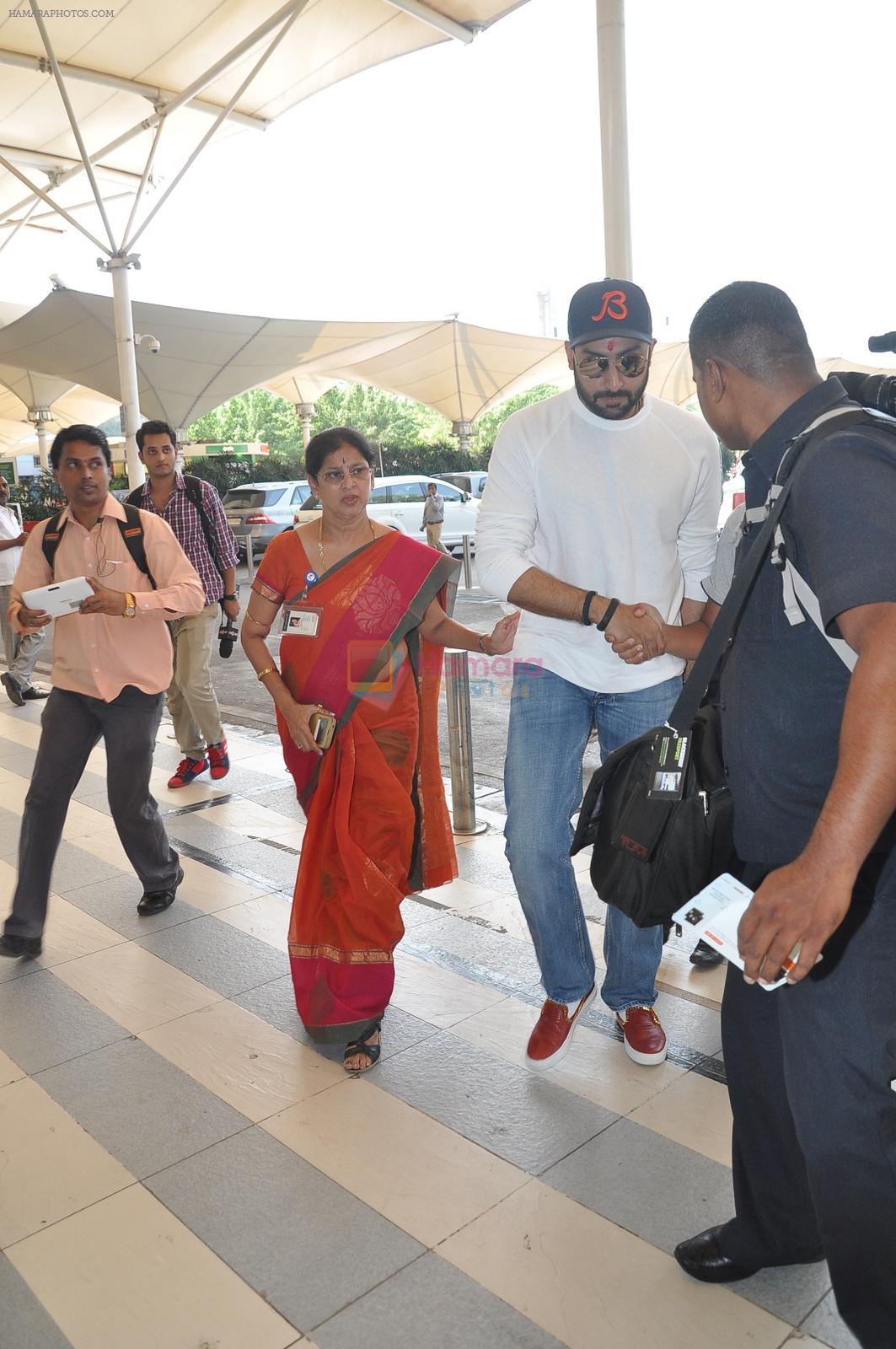 Abhishek Bachchan snapped at Airport on 18th Nov 2014