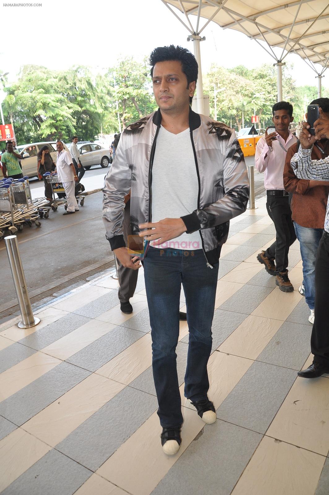Ritesh Deshmukh leave for Arpita Khan's Wedding in Mumbai on 18th Nov 2014