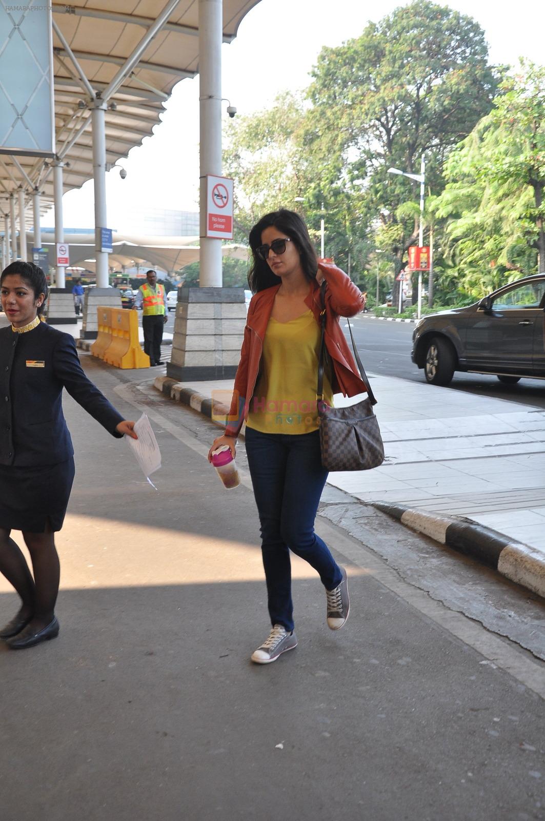 Katrina Kaif leave for Arpita Khan's Wedding in Mumbai on 18th Nov 2014