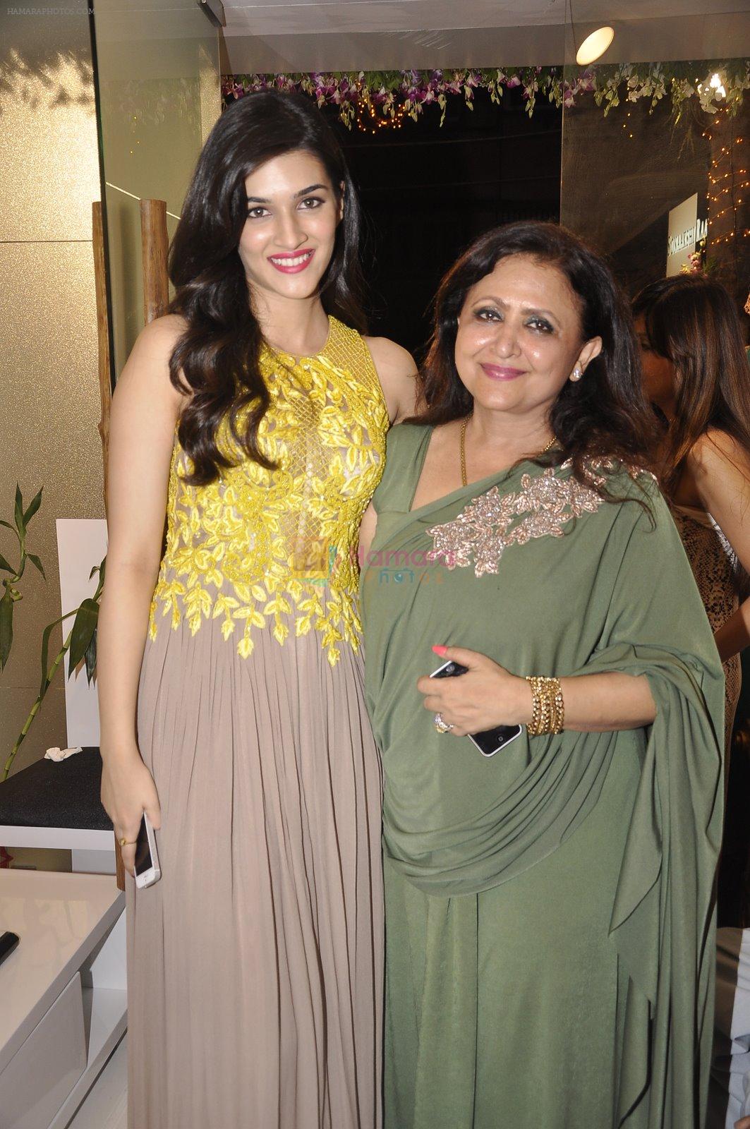 Kriti Sanon at Sonaakshi Raaj store launch in Bandra, Mumbai on 20th Nov 2014