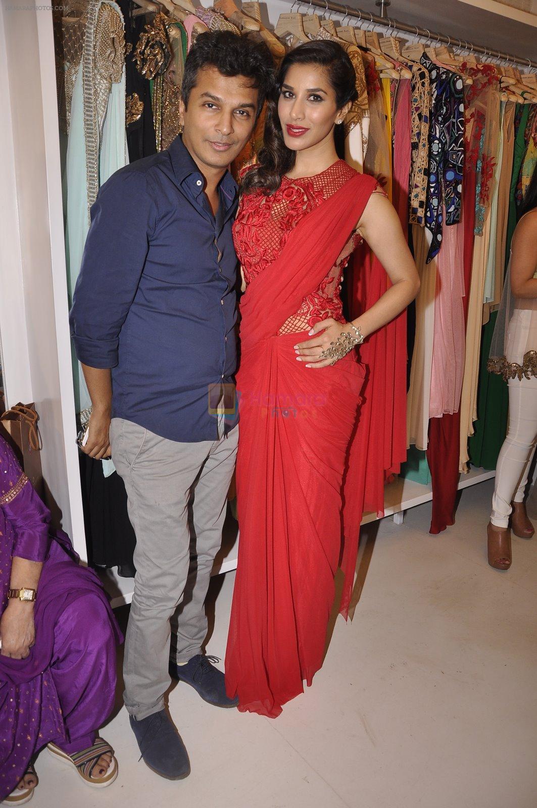 Sophie Chaudhary, Vikram Phadnis at Sonaakshi Raaj store launch in Bandra, Mumbai on 20th Nov 2014