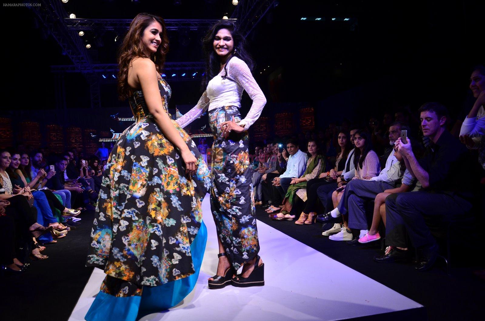 Ileana d_cruz at Madame Style Week in Bandra, Mumbai on 23rd Nov 2014