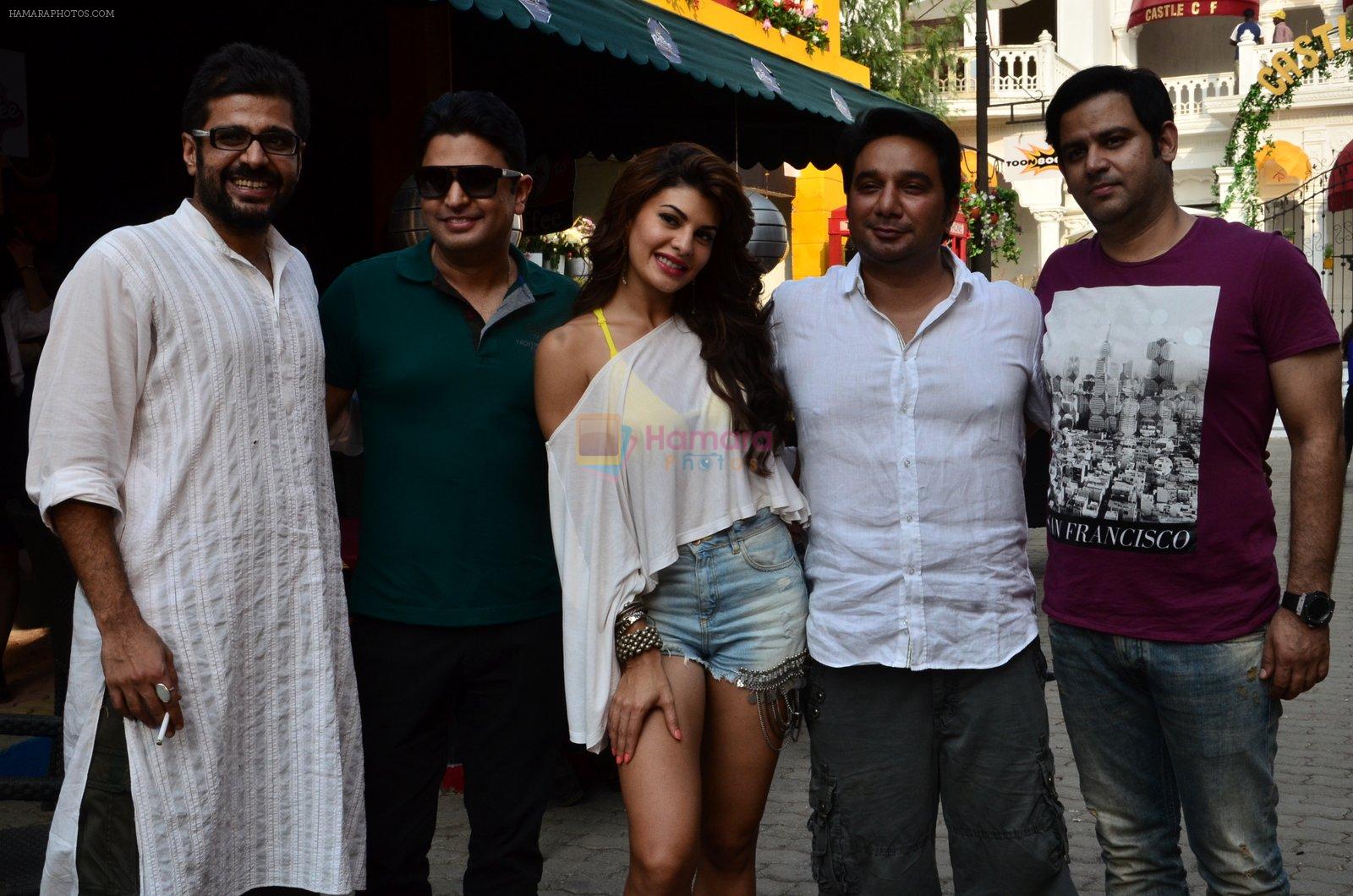 Jacqueline Fernandez, Bhushan Kumar, Ahmed Khan snapped on the sets of ROY in Mumbai on 23rd Nov 2014