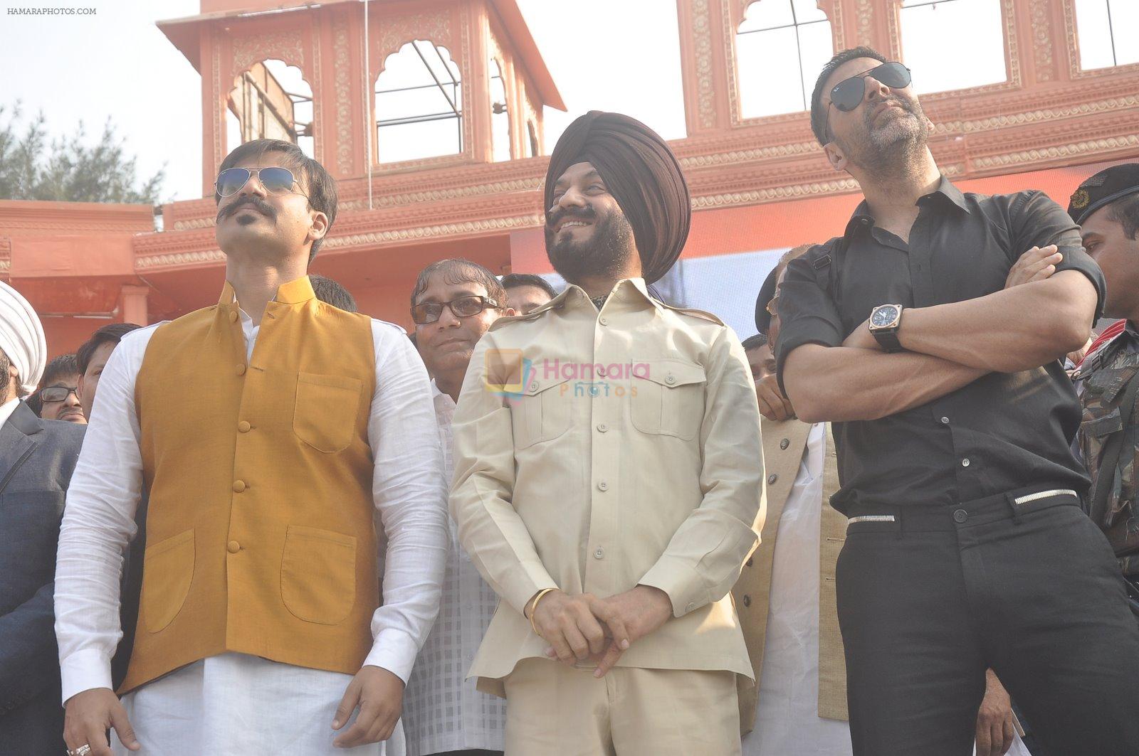 Akshay Kumar and Vivek Oberoi at 2611 honour event in Marine Lines on 23rd nov 2014