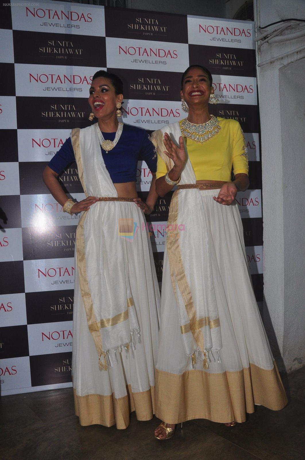 Deepti Gujral, Carol Gracias at Notandas store in bandra, Mumbai on 27th Nov 2014