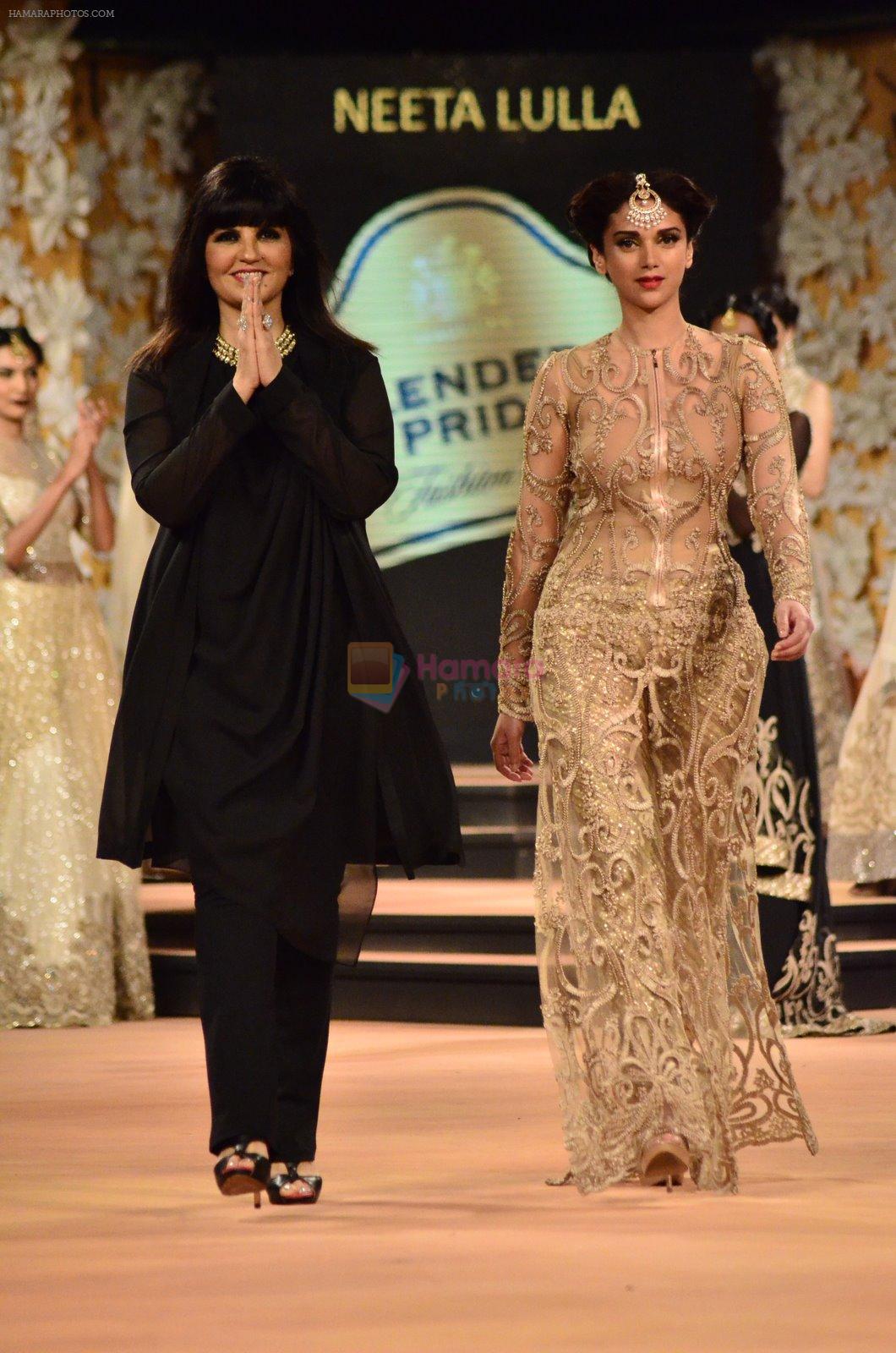 Aditia Rao Hydari walks for Neeta Lulla with jewels by Gehna on 29th Nov 2014