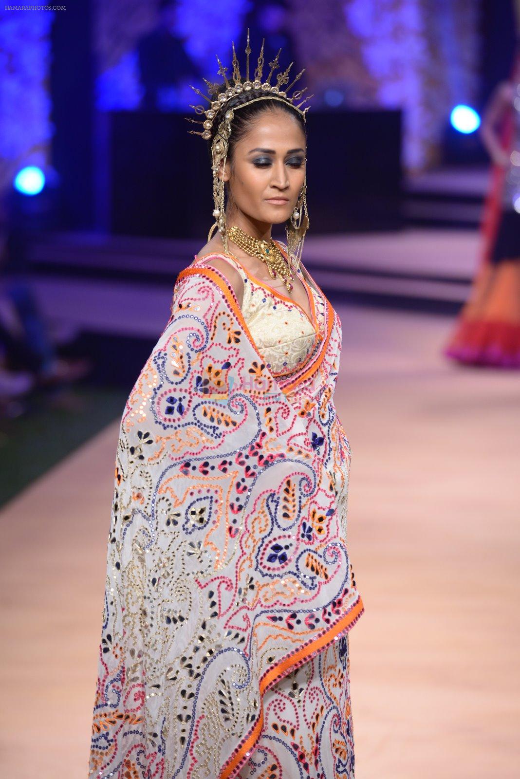Model walk the ramp for Suneet Verma for Blenders with jewels by Azva on 29th Nov 2014