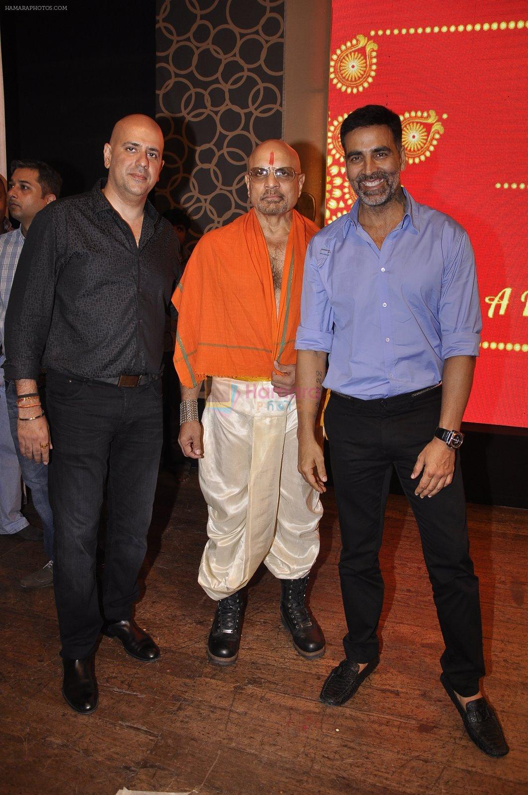 Akshay Kumar at Ashvin Gidwani's Blame it on Yashraj show in Bhaidas on 29th Nov 2014