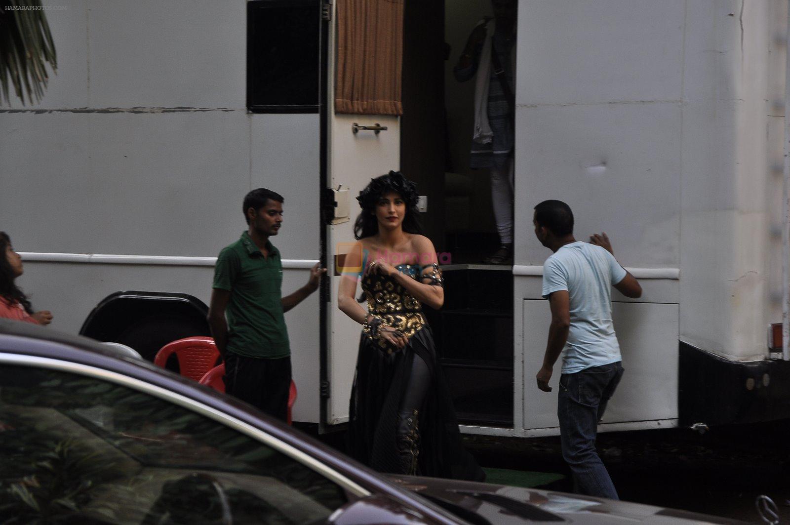 Shruti Hassan snapped in Mumbai on 30th Nov 2014