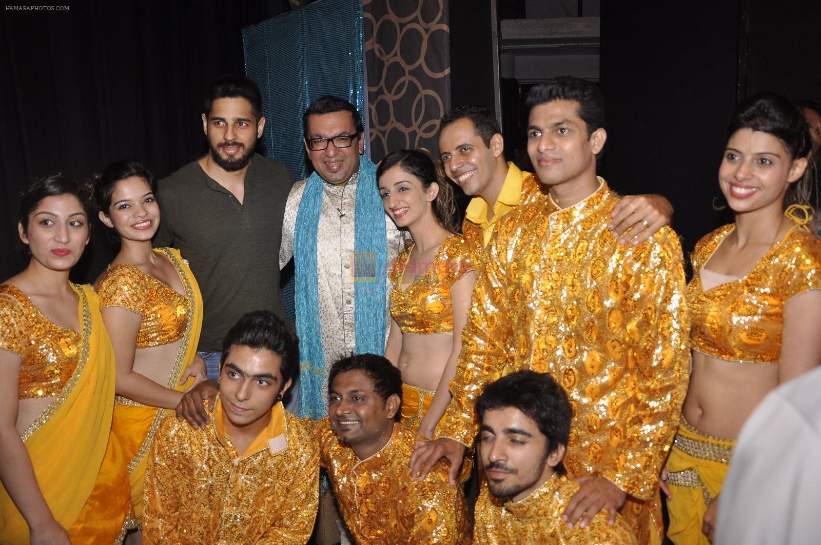 Sidharth Malhotra at Ashvin Gidwani's Blame it on Yashraj show in Bhaidas on 29th Nov 2014