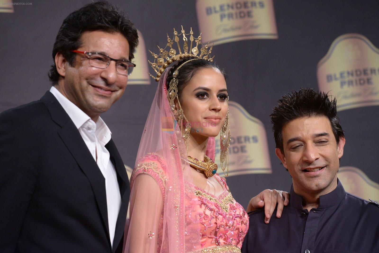 Wasim Akram walk the ramp for Suneet Verma for Blenders with jewels by Azva on 29th Nov 2014