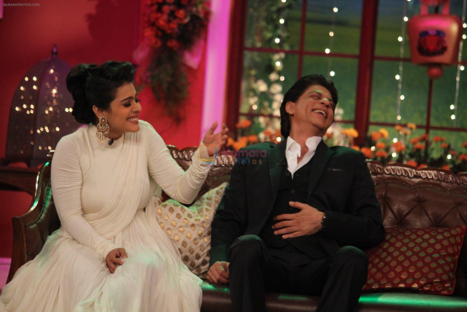 Kajol and Shahrukh Khan with DDLJ cast celebrates 1000th week  on the sets of Comedy Nights With Kapil