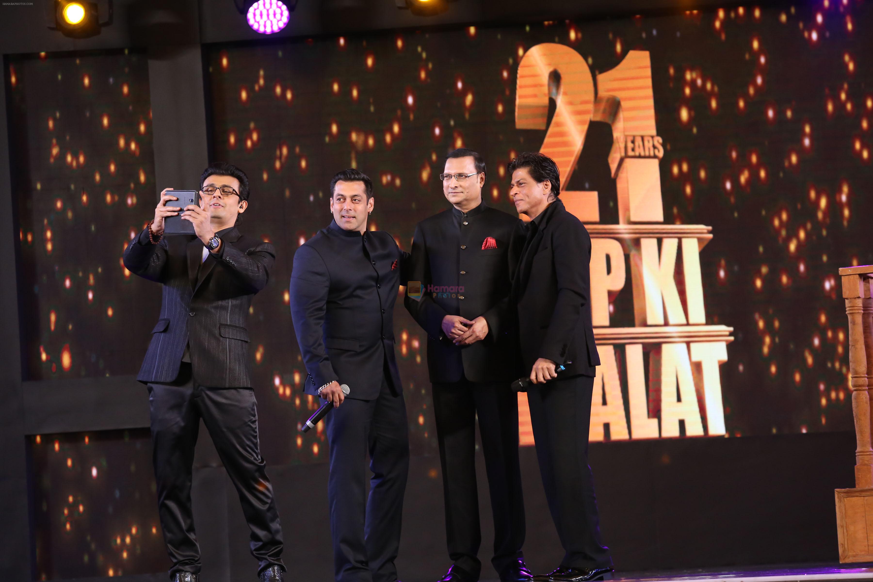Shahrukh Khan, Salman Khan, Sonu Nigam, Rajat Sharma at 21years of India Tv's Iconic Show Aap Ki Adalat celebration function in pragati Maidan on 2nd Dec 2014