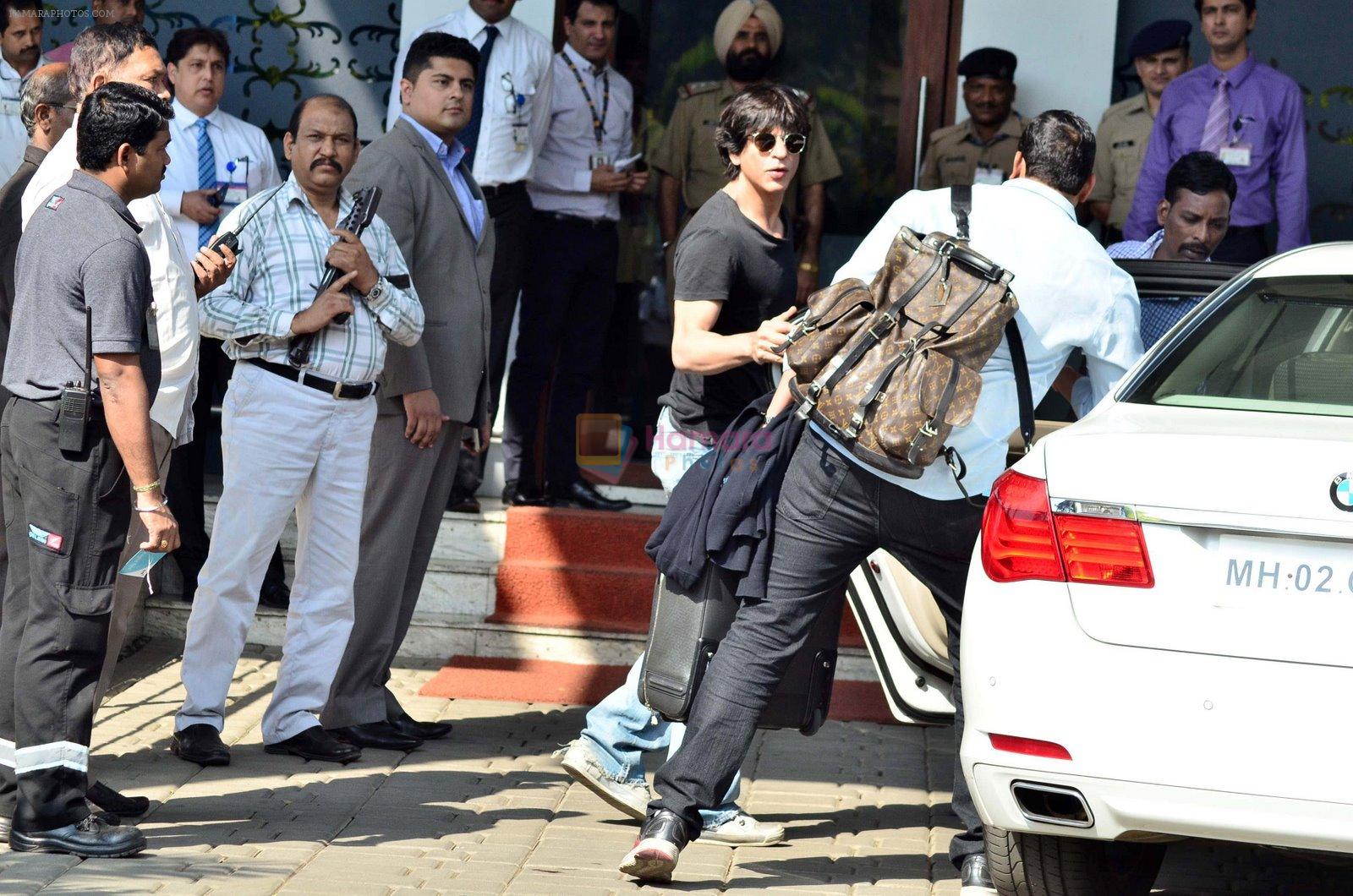 Shahrukh Khan snapped in Airport private, Mumbai on 2nd Dec 2014