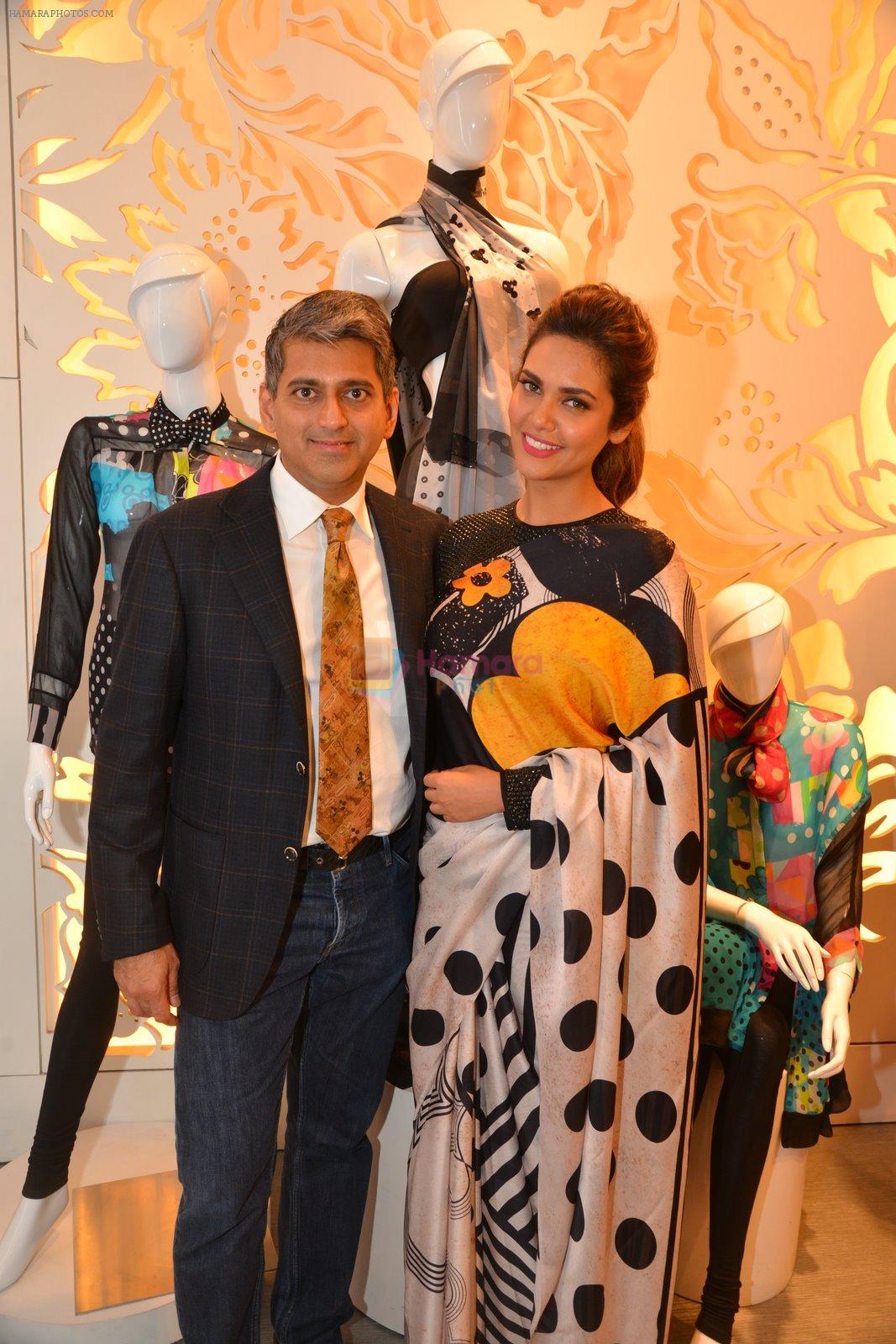 Sanjay Kapoor & Esha Gupta at Satya Paul Disney launch in Mumbai on 3rd Dec 2014