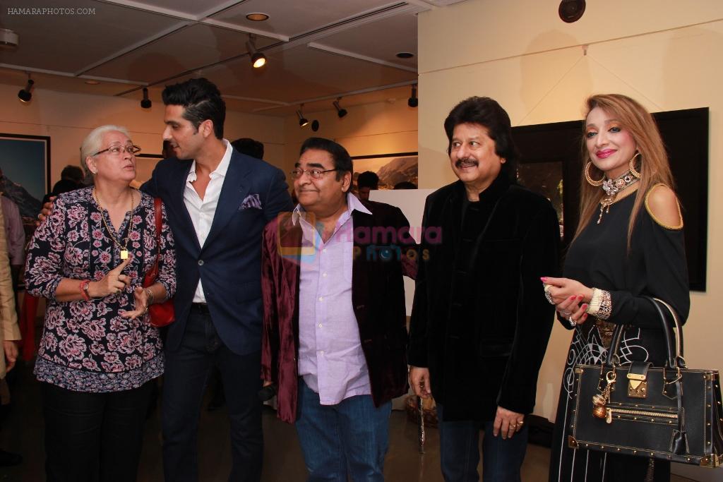 Zayed Khan, Pankaj Udhas at mukesh batra photo exhibition in Mumbai on 4th Dec 2014