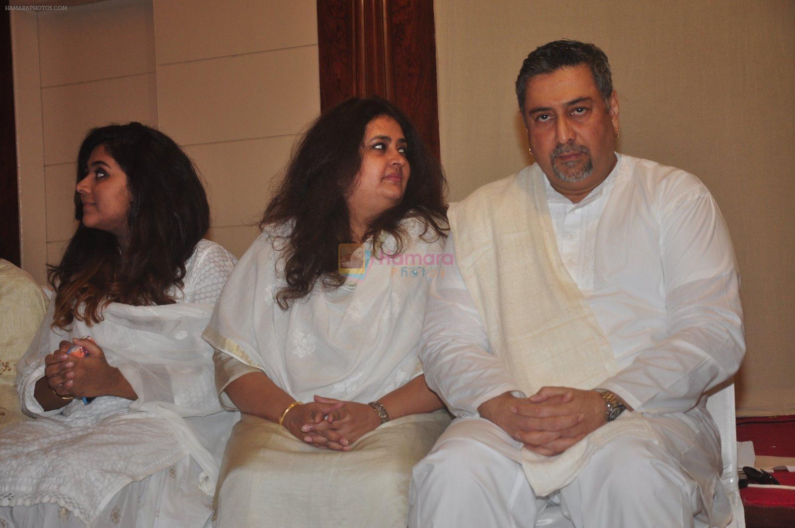 at Sitaradevi prayer meet in Mumbai on 4th Dec 2014
