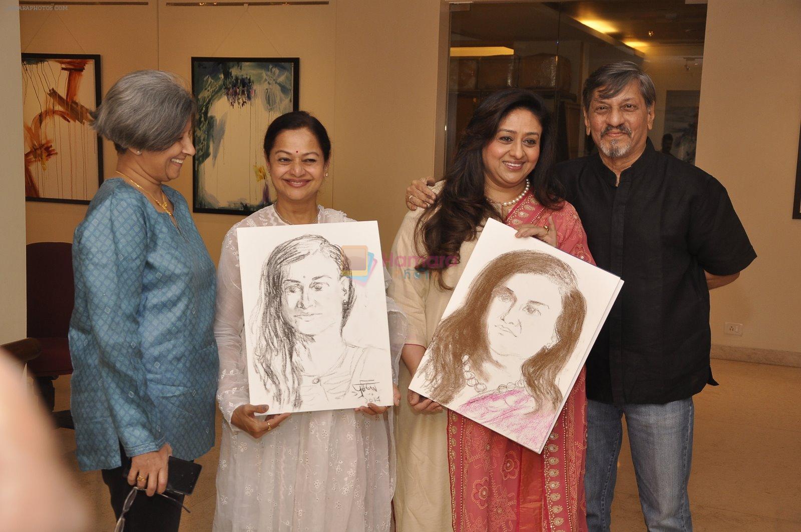 Zarina Wahab, Bindiya Goswami, Amol Palekar Sandhya Ghokle at Amol Palekar's painting exhibition in Mumbai on 7th Dec 2014