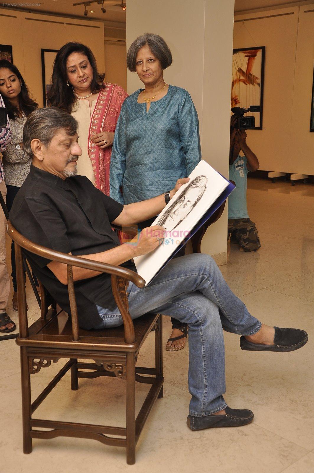 Bindiya Goswami, Amol Palekar, Sandhya Ghokle at Amol Palekar's painting exhibition in Mumbai on 7th Dec 2014