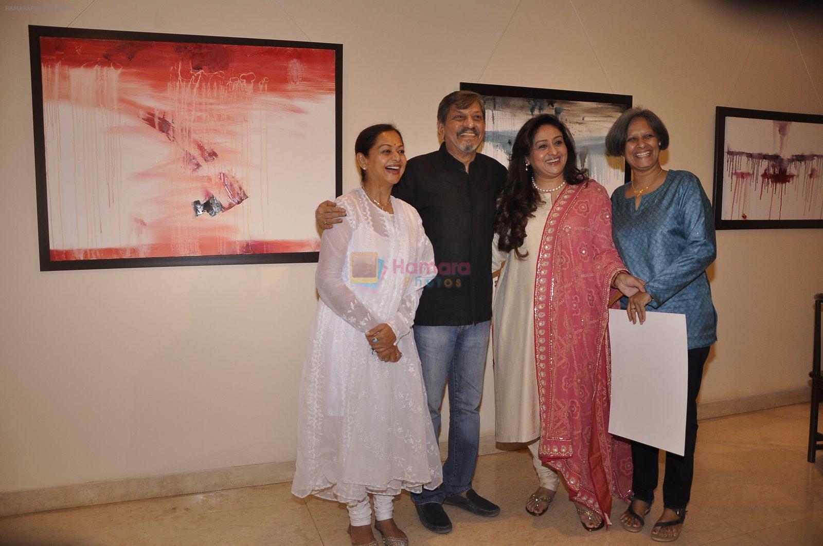 Zarina Wahab, Bindiya Goswami, Amol Palekar, Sandhya Ghokle at Amol Palekar's painting exhibition in Mumbai on 7th Dec 2014